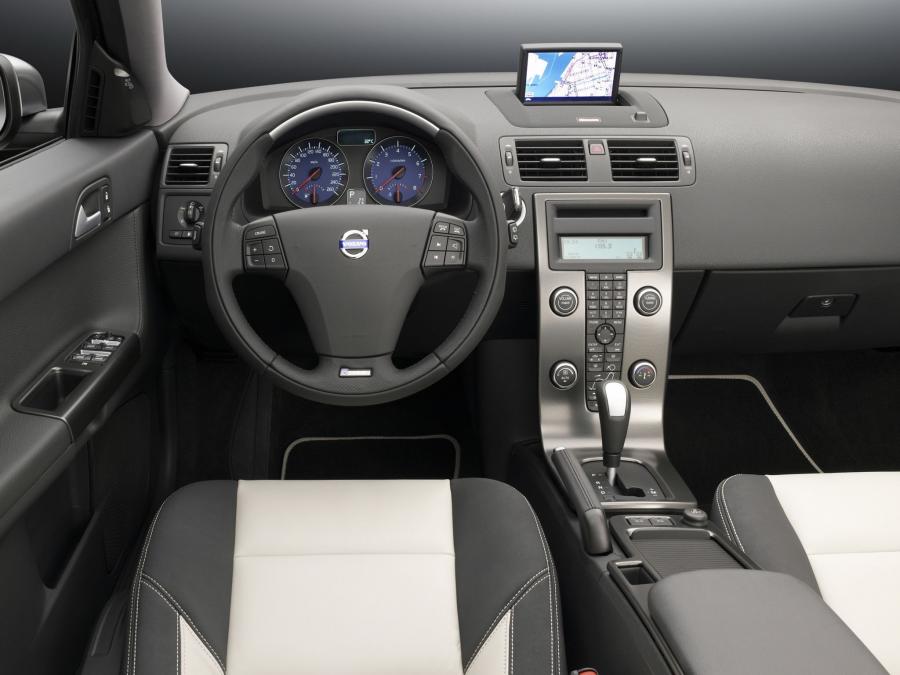  Volvo S40 R-Design 2008 года  (фото 2 из 18)